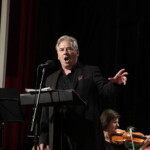 10.07.2022. Busko-Zdrój. 28. Międzynarodowy Festiwal Muzyczny im. Krystyny Jamroz. Koncert finałowy. Na zdjęciu: Leszek Skrla / Fot. Jarosław Kubalski - Radio Kielce