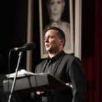 10.07.2022. Busko-Zdrój. 28. Międzynarodowy Festiwal Muzyczny im. Krystyny Jamroz. Koncert finałowy. Na zdjęciu: Dominik Sutowicz / Fot. Jarosław Kubalski - Radio Kielce