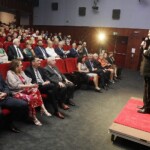 02.07.2022. Busko-Zdrój. Inauguracja 28. Międzynarodowego Festiwalu Muzycznego im. Krystyny Jamroz. Na zdjęciu (po prawej): Artur Jaroń - dyrektor artystyczny festiwalu / Fot. Jarosław Kubalski - Radio Kielce