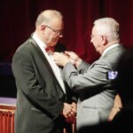 02.07.2022. Busko-Zdrój. Inauguracja 28. Międzynarodowego Festiwalu Muzycznego im. Krystyny Jamroz. Na zdjęciu (od lewej): Artur Jaroń - dyrektor artystyczny festiwalu i Krzysztof Lipiec - pełnomocnik kieleckiego okręgu Prawa i Sprawiedliwości / Fot. Jarosław Kubalski - Radio Kielce