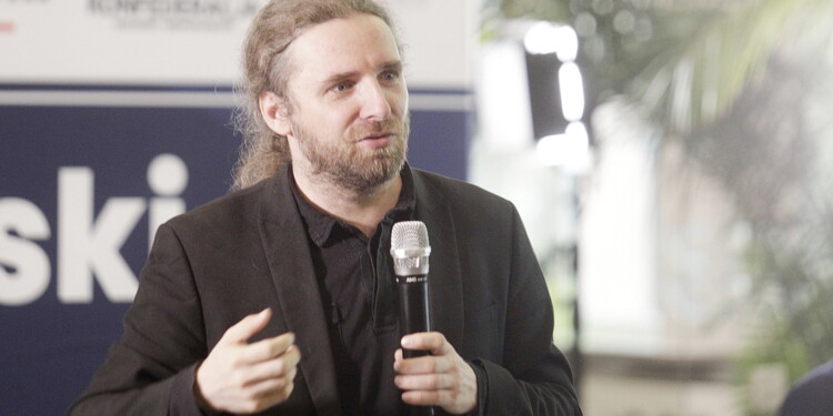 11.07.2022 Kielce. Spotkanie działaczy Konfederacji z sympatykami. Na zdjęciu poseł Dobromir Sośnierz / Fot. Jarosław Kubalski - Radio Kielce