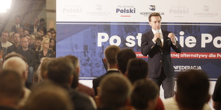 11.07.2022 Kielce. Spotkanie działaczy Konfederacji z sympatykami. Na zdjęciu poseł Krzysztof Bosak / Fot. Jarosław Kubalski - Radio Kielce