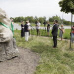 19.07.2022 Kielce. Odsłonięcie rzeźby autorstwa Józefa Opali po renowacji / Fot. Jarosław Kubalski - Radio Kielce