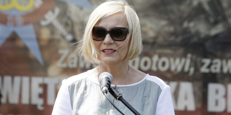 23.07.2022 Kielce. Przysięga Wojsk Obrony Terytorialnej. Na zdjęciu wicemarszałek Renata Janik / Fot. Jarosław Kubalski - Radio Kielce