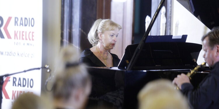 23.07.2022 Kielce. Pałac Biskupów Krakowskich. Koncert z cyklu "Chopinowskie inspiracje". Grają Alexandra Zvyrblyte i Petras Vysniauskas  / Fot. Jarosław Kubalski - Radio Kielce