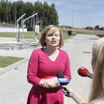 25.07.2022 Korczyn. Oczyszczalnia ścieków. Na zdjęciu wiceminister sportu Anna Krupka / Fot. Jarosław Kubalski - Radio Kielce