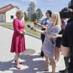 25.07.2022 Korczyn. Oczyszczalnia ścieków. Na zdjęciu wiceminister sportu Anna Krupka / Fot. Jarosław Kubalski - Radio Kielce