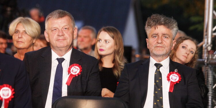 26.07.2022 Kielce. Koncert TVP3 Kielce Antoniemu Hedzie "Szaremu". Na zdjęciu od lewej: senator Jarosław Rusiecki i senator Krzysztof Słoń / Fot. Jarosław Kubalski - Radio Kielce