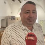 30.07.2022. Sandomierz. Spotkanie cyklu „Pamięci Sandomierskich Kolumbów”. Na zdjęciu Rafał Staszewski, dziennikarz, regionalista i społecznik. / Fot. Grażyna Szlęzak - Radio Kielce