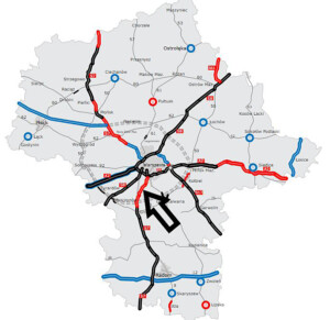 Budowę niespełna 30 kilometrów drogi ekspresowej S7 Warszawa – Grójec podzielono na trzy odcinki: węzeł Warszawa Lotnisko – węzeł Lesznowola (6,6 km), węzeł Lesznowola – węzeł Tarczyn Północ (14,8 km), węzeł Tarczyn Północ – początek obwodnicy Grójca (7,9 km) / źródło GDDKiA