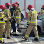 04.07.2022. Kielce. Pożar auta na parkingu przed sklepem z materiałami budowlanymi / Fot. Piotr Kwaśniewski - Radio Kielce
