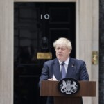 07.07.2022. Londyn. Boris Johnson ogłasza rezygnację z funkcji lidera Partii Konserwatywnej na Downing Street / Fot. PAP/EPA/TOLGA AKMEN