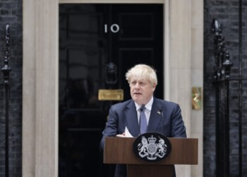 07.07.2022. Londyn. Boris Johnson ogłasza rezygnację z funkcji lidera Partii Konserwatywnej na Downing Street / Fot. PAP/EPA/TOLGA AKMEN