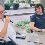 04.07.2022. Busko-Zdrój. Kawiarenka festiwalowa. Na zdjęciu (od lewej): Artur Jaroń - dyrektor artystyczny festiwalu i Martin Garcia Garcia - pianista