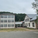 Zamiast szkoły będzie sklep? - Radio Kielce 06.07.2022. Bałtów. Budynek starej szkoły / Fot. Emilia Sitarska - Radio Kielce