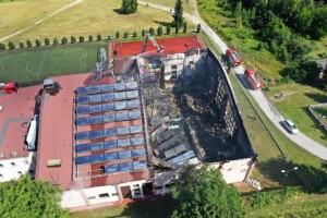 10.07.2022. Sędziszów. Budynek basenu po pożarze / Fot. Jarosław Kubalski - Radio Kielce