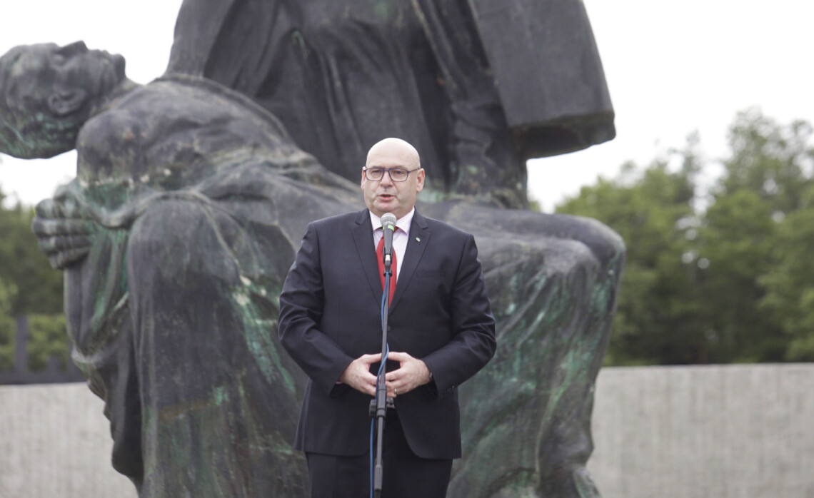 12.07.2022 Michniów. Obchody Dnia Walki i Męczeństwa Wsi Polskiej w 79. rocznicę pacyfikacji wsi Michniów. Na zdjęciu Piotr Zgorzelski, wicemarszałek Sejmu RP / Fot. Jarosław Kubalski - Radio Kielce