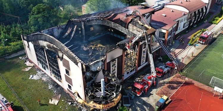 10.07.2022. Sędziszów. Budynek basenu po pożarze / Fot. Jarosław Kubalski - Radio Kielce