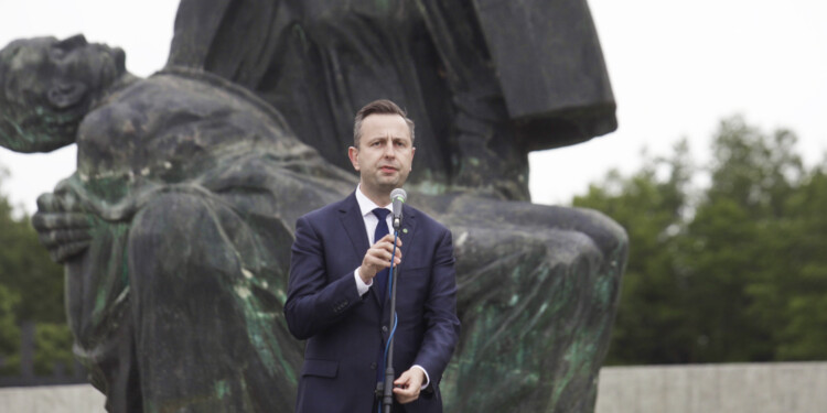 12.07.2022 Michniów. Obchody Dnia Walki i Męczeństwa Wsi Polskiej w 79. rocznicę pacyfikacji wsi Michniów. Na zdjęciu poseł Władysław Kosiniak-Kamysz - prezes PSL / Fot. Jarosław Kubalski - Radio Kielce