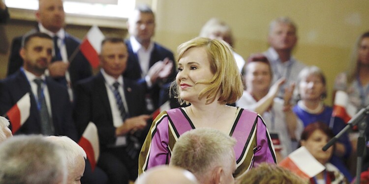 03.07.2022. Ostrowiec Świętokrzyski. Wizyta Jarosława Kaczyńskiego. Na zdjęciu: Anna Krupka - wiceminister sportu i turystyki / Fot. Jarosław Kubalski - Radio Kielce