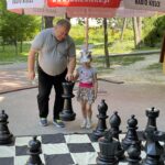 20.07.2022. Kielce. Park Miejski. Wakacyjna Szkoła Szachowa Radia Kielce / Fot. Rafał Szymczyk - Radio Kielce