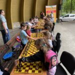 20.07.2022. Kielce. Park Miejski. Wakacyjna Szkoła Szachowa Radia Kielce / Fot. Rafał Szymczyk - Radio Kielce