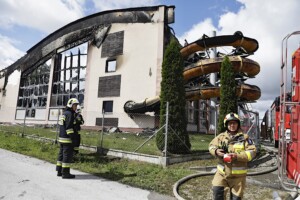 10.07.2022. Sędziszów. Budynek basenu po pożarze / Fot. Jarosław Kubalski - Radio Kielce