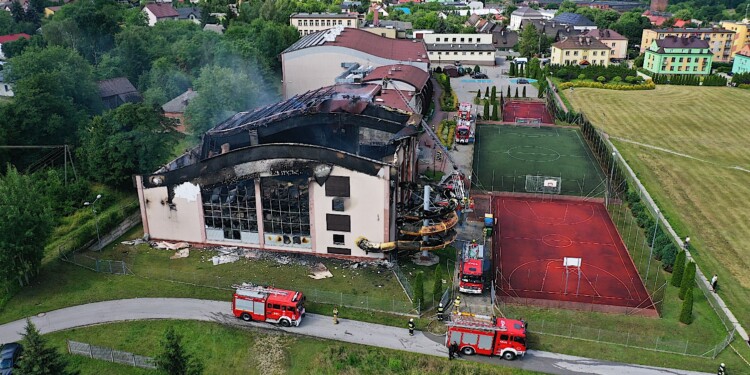 10.07.2022. Sędziszów. Budynek basenu po pożarze / Fot. Jarosław Kubalski - Radio Kielce