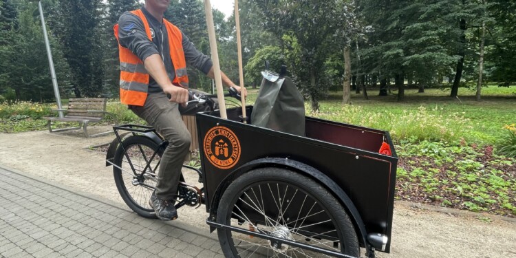 Ostrowiec Świętokrzyski. Rower cargo należący do ZUM-u / Fot. Emilia Sitarska - Radio Kielce