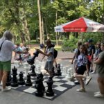 26.07.2022. Kielce. Park Miejski. Wakacyjna Szkoła Szachowa Radia Kielce / Fot. Rafał Szymczyk- Radio Kielce