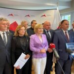 14.07.2022. Kielce. Na zdjęciu (od lewej): senator Krzysztof Słoń, poseł Agata Wojtyszek, Anna Krupka - wiceminister sportu i turystyki, Rafał Nowak - wicewojewoda świętokrzyski, poseł Marek Kwitek / Fot. Michał Kita - Radio Kielce