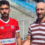 Na zdjęciu (od lewej): Jakub Więcek i Sławomir Gągorowski wiceprezes SKS Wisła Sandomierz / Fot. Wisła Sandomierz - Facebook