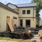 28.07.2022. Morawica. Przebudowa dawnej oficyny dworskiej / Fot. Wiktor Taszłow - Radio Kielce