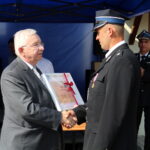 23.07.2022. Jarosławice. Jubileusz 85-lecia Ochotniczej Straży Pożarnej. Na zdjęciu (od lewej): poseł Krzysztof Lipiec i druh Leszek Pawłowski - prezes OSP Jarosławice / Fot. Marta Gajda-Kruk - Radio Kielce