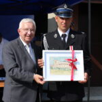 23.07.2022. Jarosławice. Jubileusz 85-lecia Ochotniczej Straży Pożarnej. Na zdjęciu (od lewej): poseł Krzysztof Lipiec i druh Leszek Pawłowski - prezes OSP Jarosławice/ Fot. Marta Gajda-Kruk - Radio Kielce