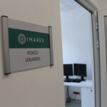 29.07.2022. Pińczów. Zakład Opieki Zdrowotnej. Otwarcie nowej pracowni rezonansu magnetycznego. / Fot. Marta Gajda-Kruk - Radio Kielce