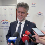 19.07.2022. Kielce. Podpisanie umowy na budowę nowoczesnego bloku gazowego. Na zdjęciu Krzysztof Słoń - senator PiS / Fot. Michał Kita – Radio Kielce