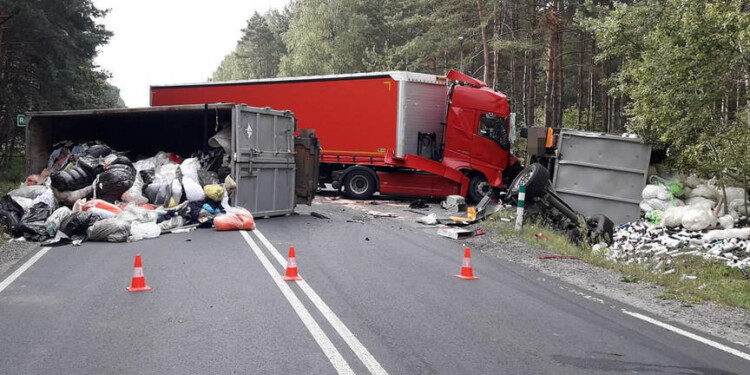 05.07.2022. Gałkowice Stare. Wypadek / Fot. KP PSP w Radomsku, Jarosław Krak - Radio Łódź