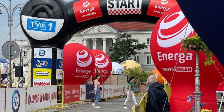 30.07.2022. Kielce. Rynek. Ostatnie przygotowania przed startem 79. Tour de Pologne / Fot. Wiktor Taszłow - Radio Kielce