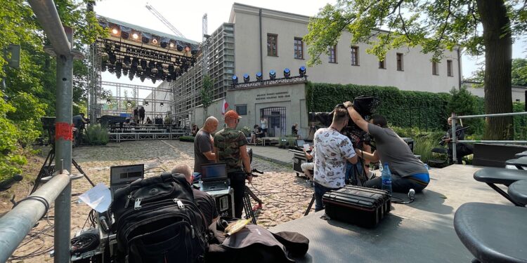 26.07.2022. Kielce. Ulica Zamkowa. Przygotowania do koncertu „Historia Szarego” / Fot. Wiktor Taszłow - Radio Kielce