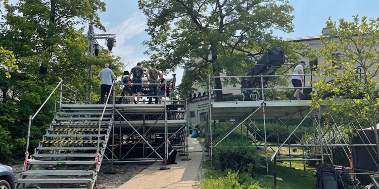 26.07.2022. Kielce. Ulica Zamkowa. Przygotowania do koncertu „Historia Szarego” / Fot. Wiktor Taszłow - Radio Kielce