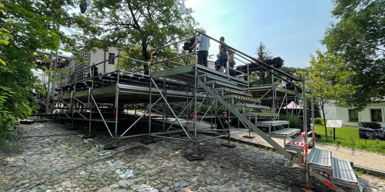 26.07.2022. Kielce. Ulica Zamkowa. Przygotowania do koncertu „Historia Szarego” / Fot. Wiktor Taszłow - Radio Kielce