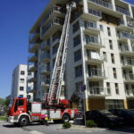 05.08.2022. Kielce. Strażacy uwolnili zazakleszczonego w barierkach gołębia / Fot. Piotr Kwaśniewski - Radio Kielce