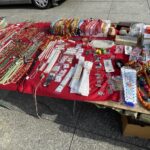 Kolekcjonerzy po raz kolejny spotkali się na placu przed WDK-iem - Radio Kielce 20.08.2022. Kielce. Giełda kolekcjonerska / Fot. Paulina Michta - Radio Kielce