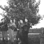 Żołnierze Szarego - 1944. Pierwszy od prawej najmłodszy Sergiusz Papliński ,,Kawka'' / Fot. archiwum prywatne Kuby Kowalskiego