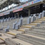 18.08.2022. Kielce. Wymiana krzesełek na Suzuki Arenie / Fot. Jacek Domoradzki - MOSiR Kielce