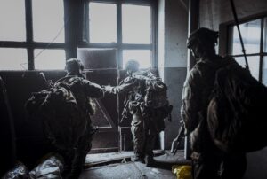 Zakończenie kursu dla snajperów prowadzonego przez żołnierzy US National Guard Illinois / źródło: DWOT