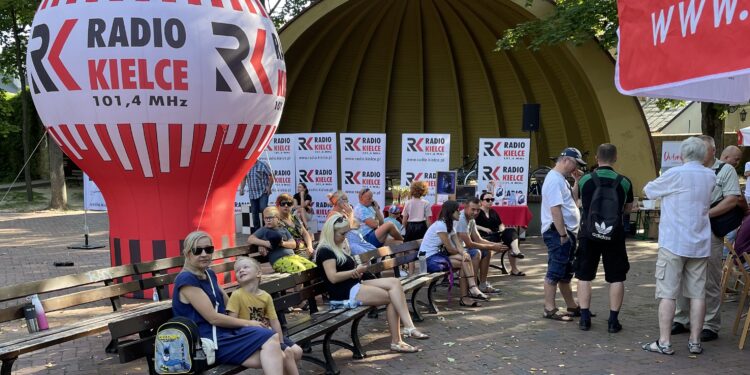 27.08.2022. Kielce. Park Miejski. Finał Wakacyjnej Szkoły Szachowej Polskiego Radia Kielce / Fot. Rafał Szymczyk - Radio Kielce