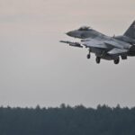 23.08.2022. Łask. Samolot F-22 Raptor prezentowany w siedzibie 32. Bazy Lotnictwa Taktycznego w Łasku / Fot. PAP/Grzegorz Michałowski