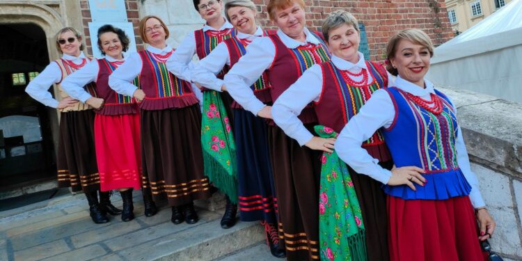 RYM SIĘ NIESIE PO POLU PO LESIE. „Bije woda” [POSŁUCHAJ] - Radio Kielce
